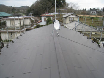 屋根リフォーム：雨漏りを葺き替えで改善・耐久性アップ