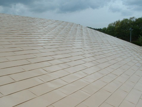 屋根塗装リフォーム：雨漏り防止のサビ取り補修